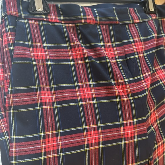 Zara cropped ankle length tartan pants. Like new. No signs of wear. Size XL - Picture 3 of 4